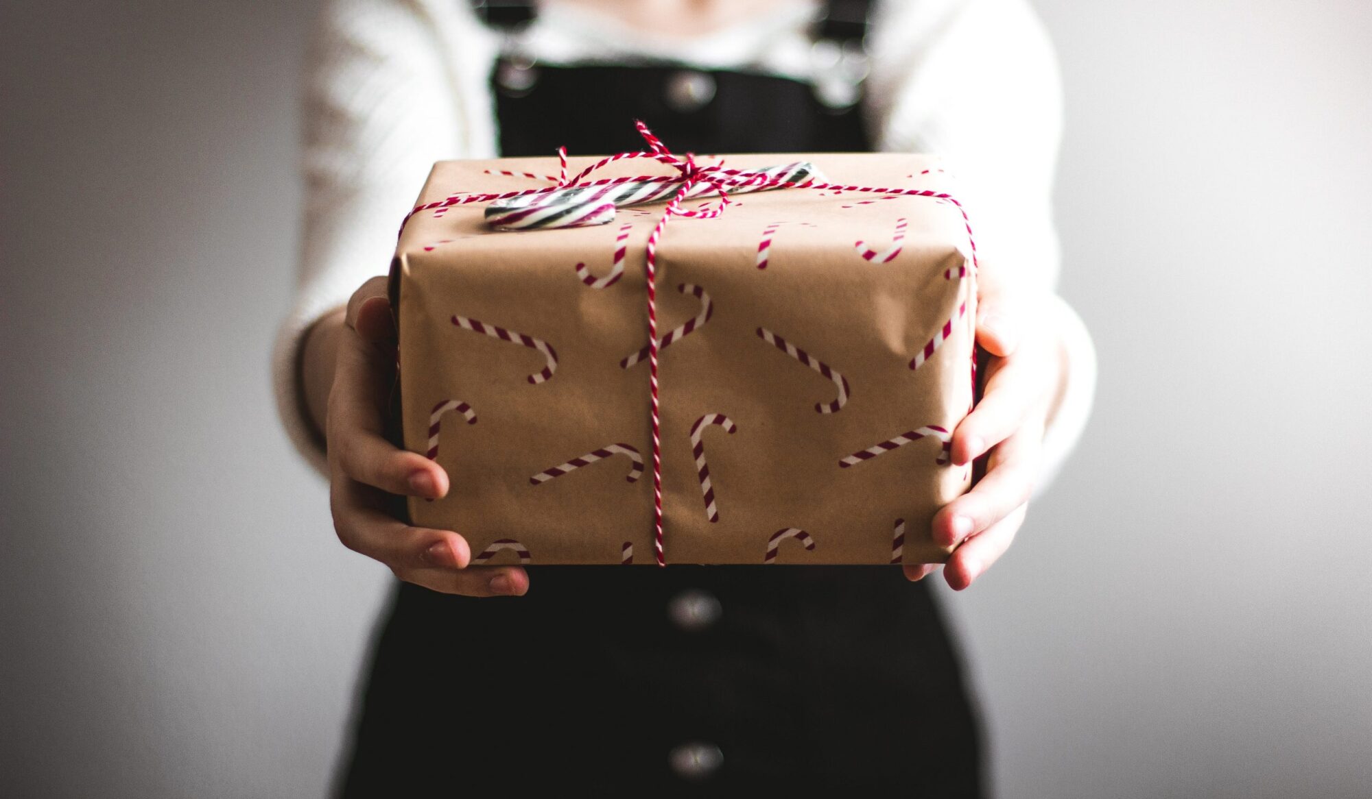 woman gif review photo by kira auf der heide